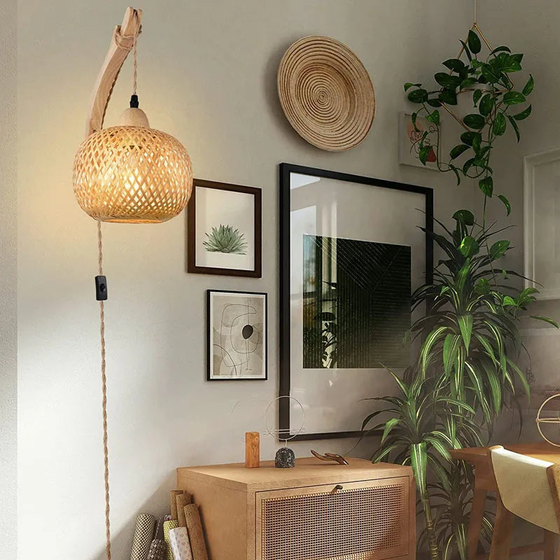Arandela natural de bambu e rattan Zenlart acesa