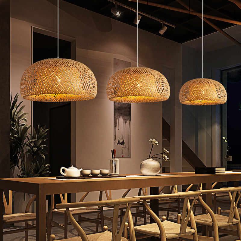Luminaria pendente de rattan natural em sala de jantar Zenlart